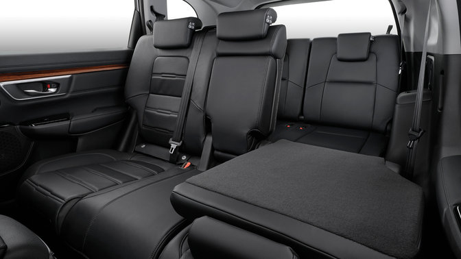 Bočný pohľad na sklápacie a zadné doplnkové sedadlá modelu Honda CR-V.