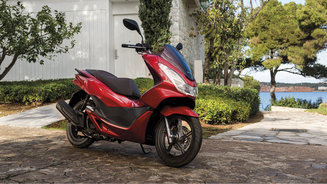 Honda-Skúter-PCX125-Exteriér-Pearl Siena Red-Stojaci