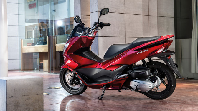 Honda-Skúter-PCX150-Exteriér-Pearl Siena Red-Stojaci
