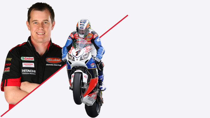 Rozdelená snímka: Portrét Johna McGuinessa, predný trojštvrťový pohľad na McGuinessa na motocykli Fireblade, jazdiaci na zadnom kolese!