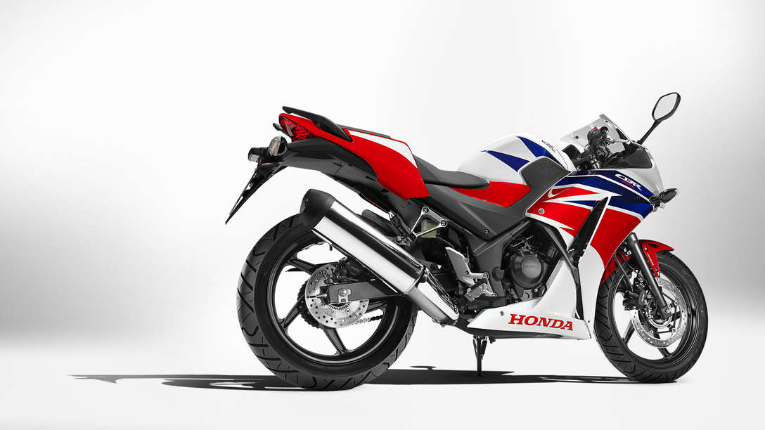 CBR300R, Super Sport, štúdiový záber, Ross White, trikolóra, zadný 3/4 pohľad