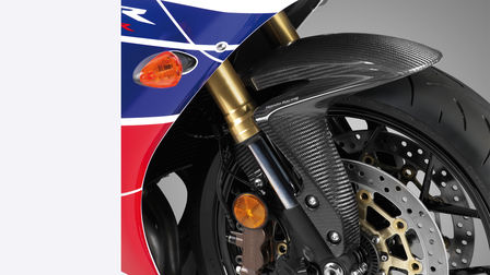 Priblížený pohľad na predné koleso modelu CBR600RR.