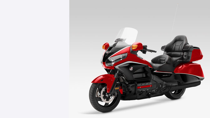Honda, Gold Wing, štúdiový záber, predný trojštvrťový pohľad, Červená Candy Prominence / Čierna Graphite