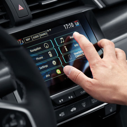 Detailný záber na informačno-zábavný systém Honda CONNECT.