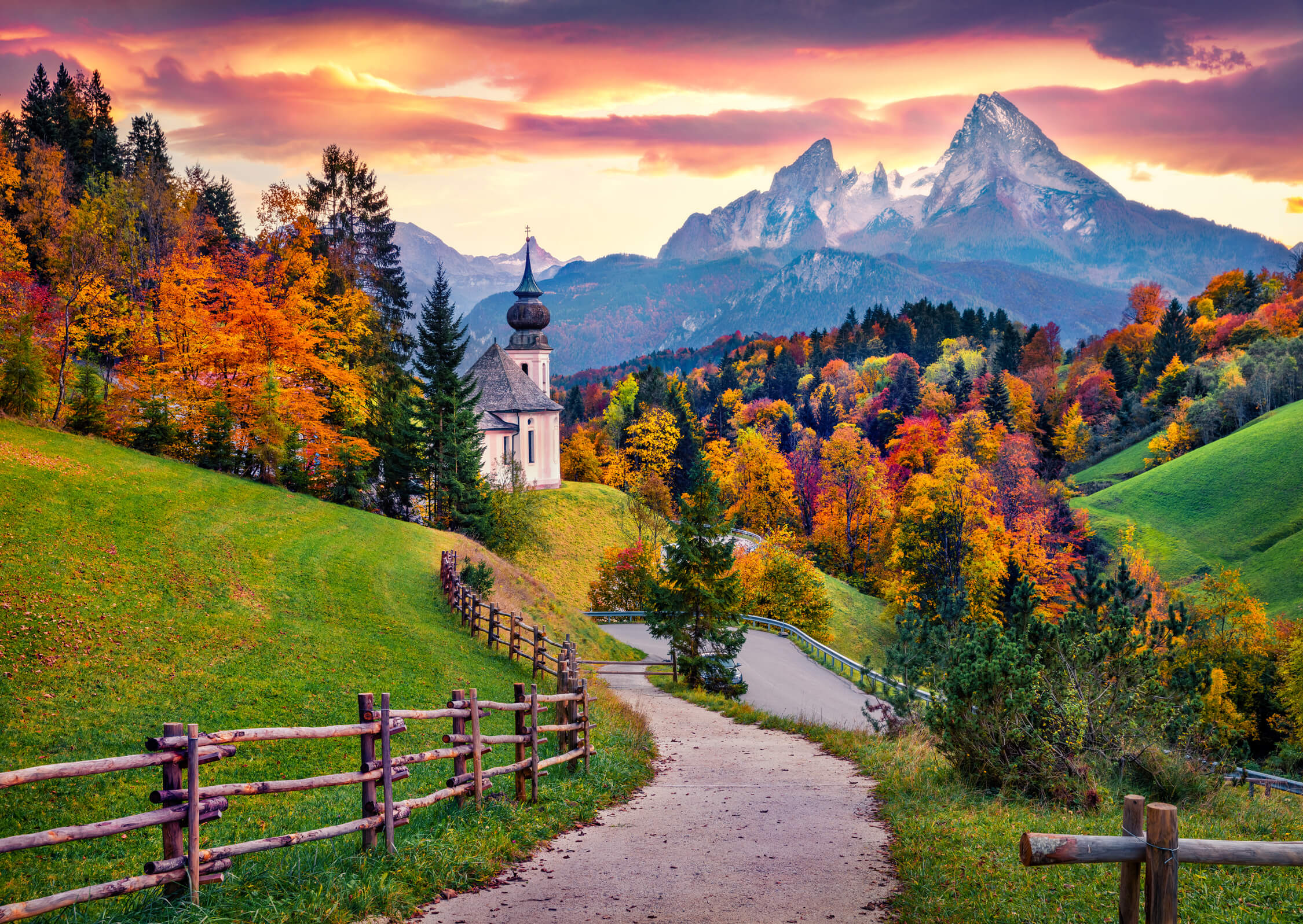 Pútnický kostol Maria Gern v Berchtesgadene, schovaný v bavorských horách, Nemecko