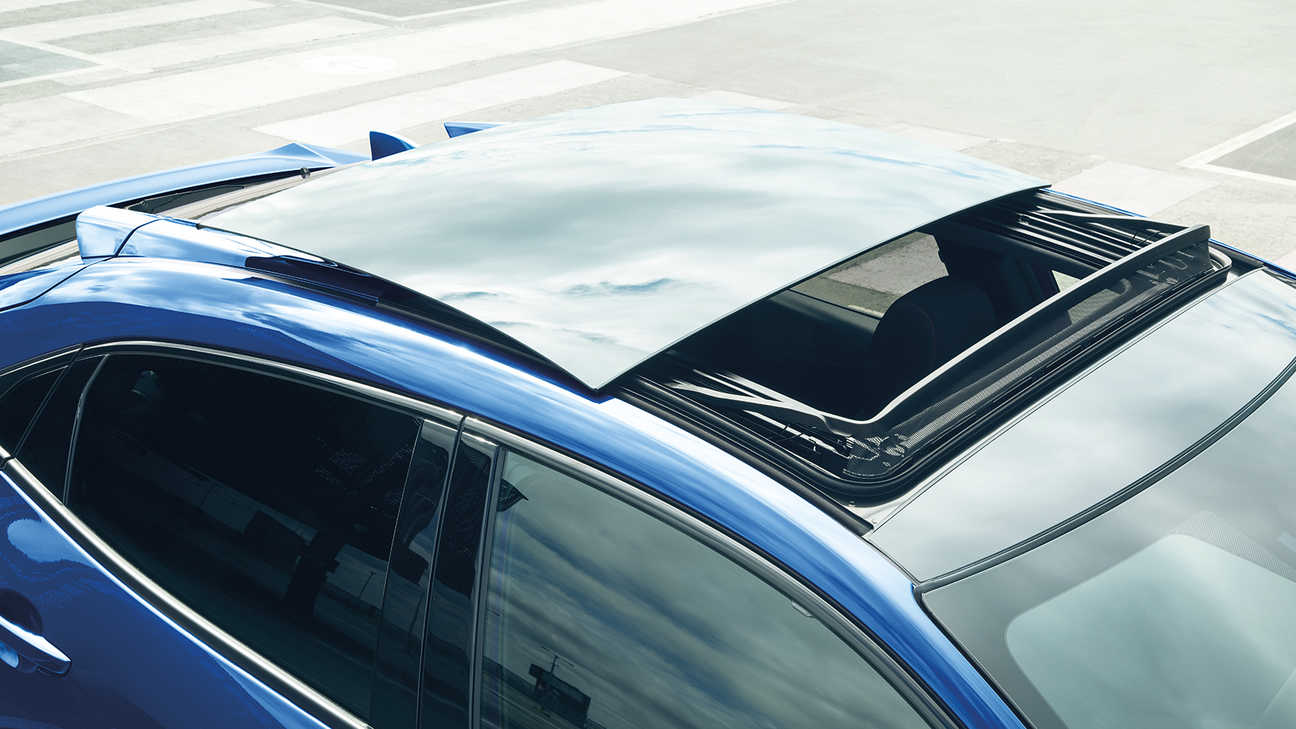 Honda Civic s otvárateľnou sklenenou strechou.