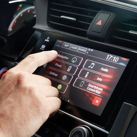 Detailný záber na informačno-zábavný systém Honda CONNECT.