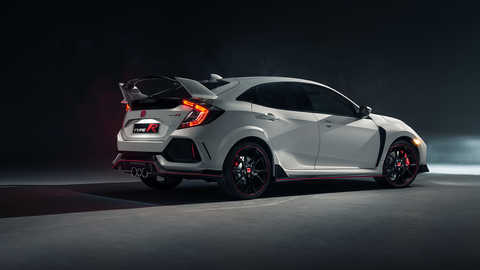 Zadný trojštvrťový pohľad na model Honda Civic Type R vonku.