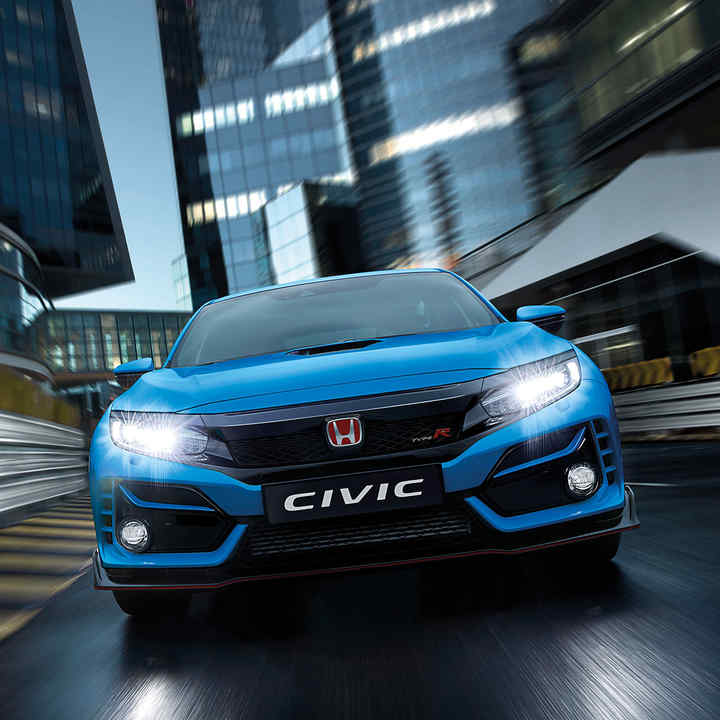 Pohľad spredu na model Type R 2.0 VTEC TURBO na trati