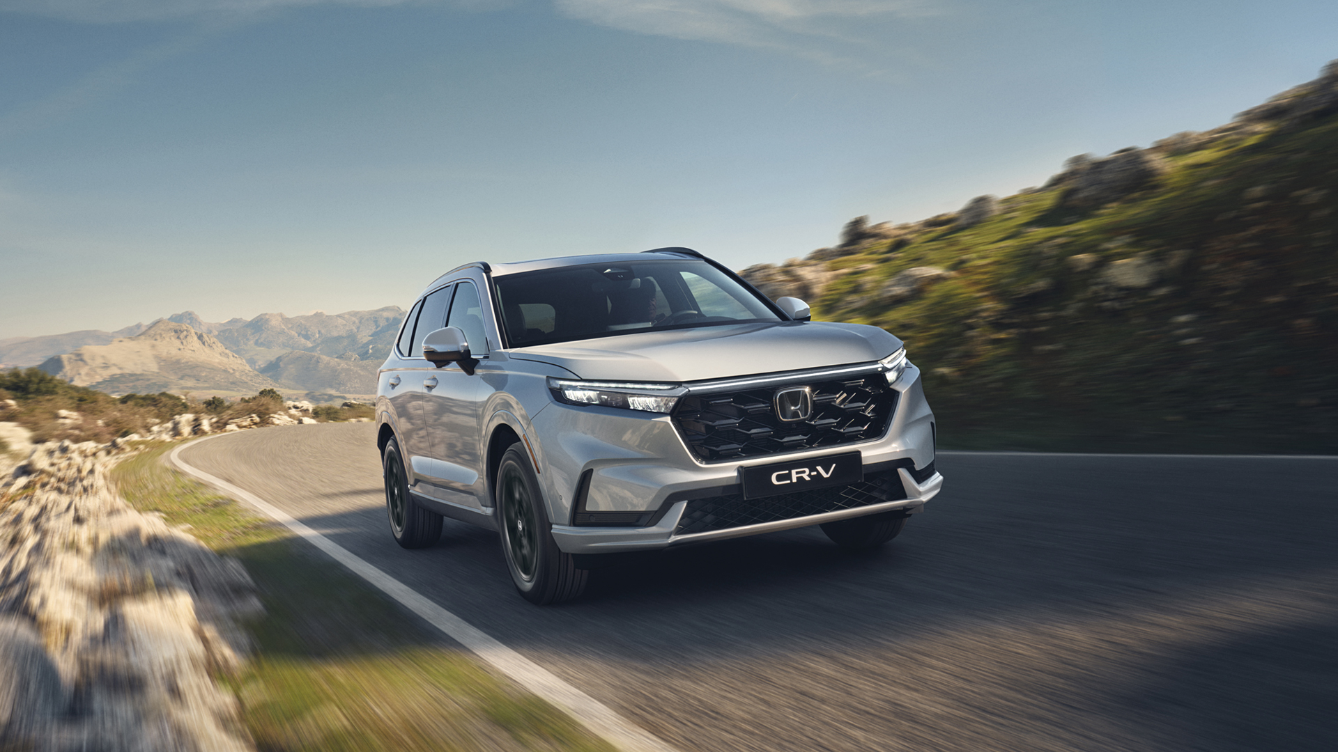 Biele vozidlo CR-V s detailom prípojky