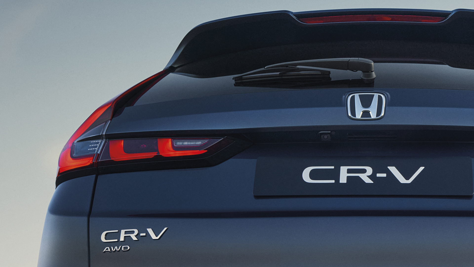 Detailný záber na model Honda CR-V Hybrid zozadu.
