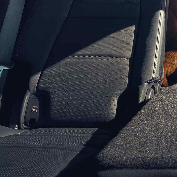 Detailný záber na systém uchytenia detskej sedačky ISOFIX vozidla Honda CR-V Hybrid.