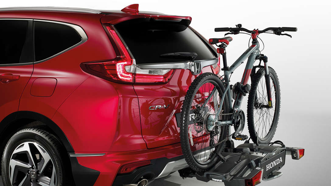 Bočný pohľad zozadu na balíky príslušenstva model Honda CR-V.