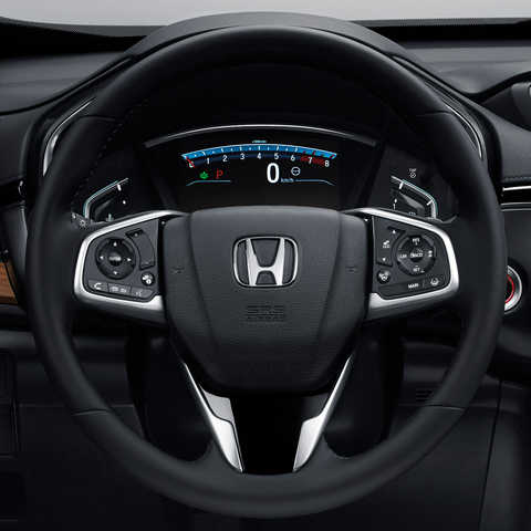 Detailný záber na multifunkčný volant modelu Honda CR-V.