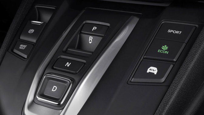Detailný záber na konzolu v interiéri modelu Honda CR-V.