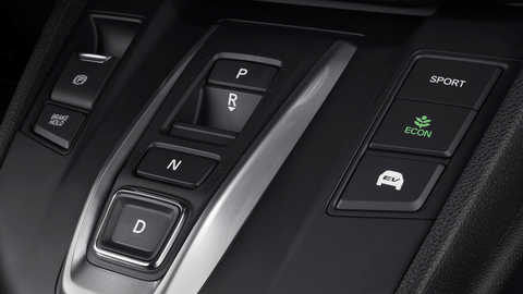 Detailný záber na konzolu v interiéri modelu Honda CR-V.