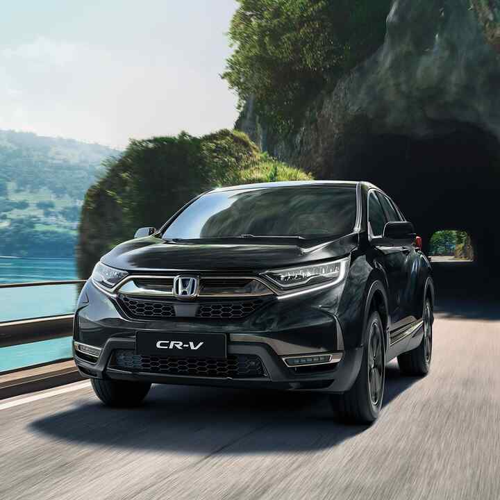 Predný trojštvrťový pohľad na model Honda CR-V Hybrid