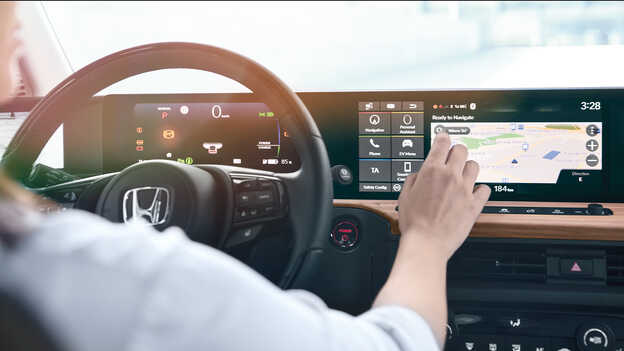 Detailný záber na multimediálny displej vozidla Honda e.