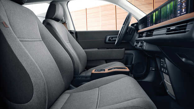 Detailný záber do svetlého interiéru modelu Honda e.