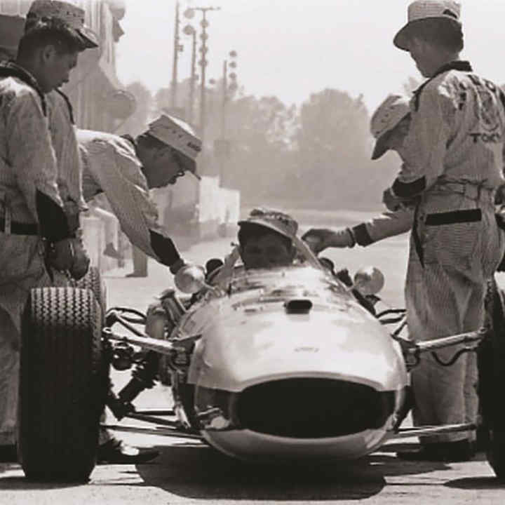 Soichiro Honda v rámci príprav na naše prvé preteky seriálu Formuly 1 v roku 1964 pri Veľkej cene Maďarska.