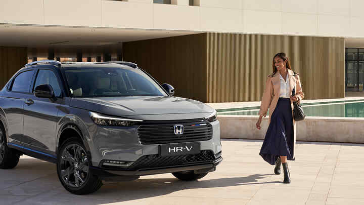 Honda HR-V Black Pack na príjazdovej ceste