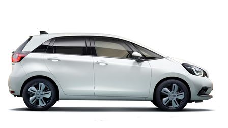 Trojštvrťový pohľad spredu na model Honda Jazz Hybrid