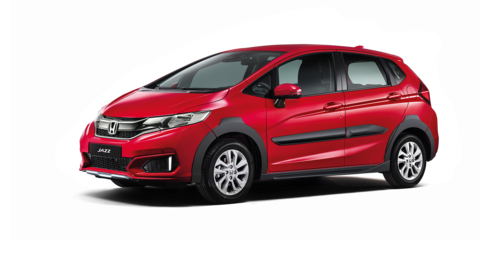 Trojštvrťový pohľad spredu sprava na model Honda Jazz X-Road. Záber so scenériou.