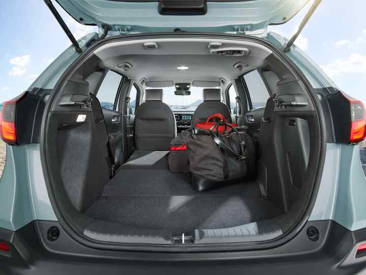 Kufor Hondy Jazz so sklopenými zadnými sedadlami pre väčší úložný priestor