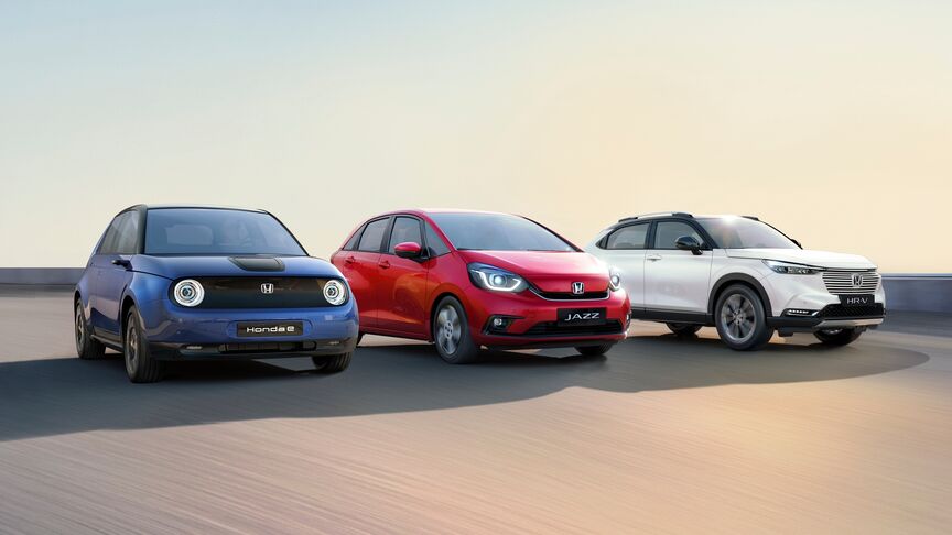 Detailný záber na osobného asistenta Honda na prístrojovej doske Hondy e