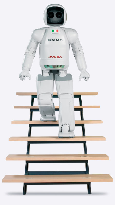 Z&aacute;ber spredu na robota ASIMO kr&aacute;čaj&uacute;ceho dolu schodmi.