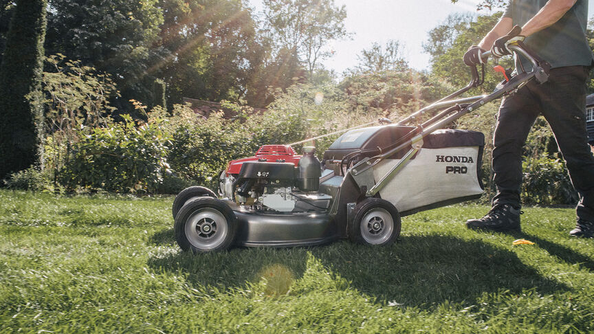 Priblížený pohľad na žacie teleso kosačky Honda HRH.