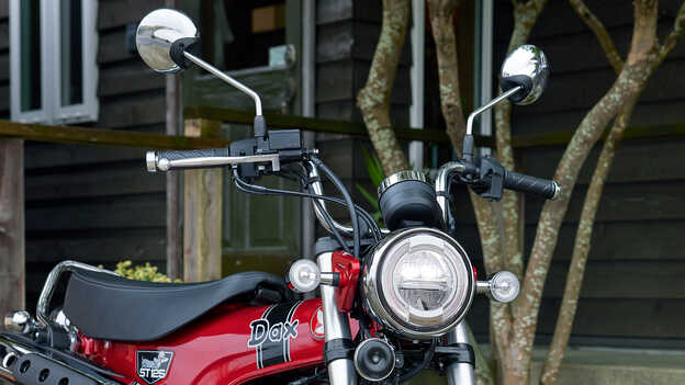 Detail LED svetla modelu Dax 125