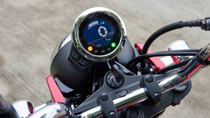 Detail loga Dax 125