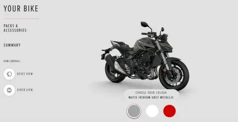 Bočný záber modelu Honda CL500 v štúdiu. 