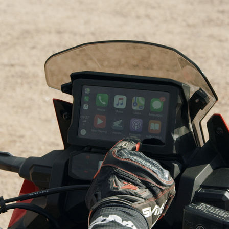 Detailný záber na displej TFT modelu Honda Africa Twin Adventure Sports