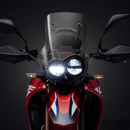 CRF250 Rally priblížený pohľad na svetlomety
