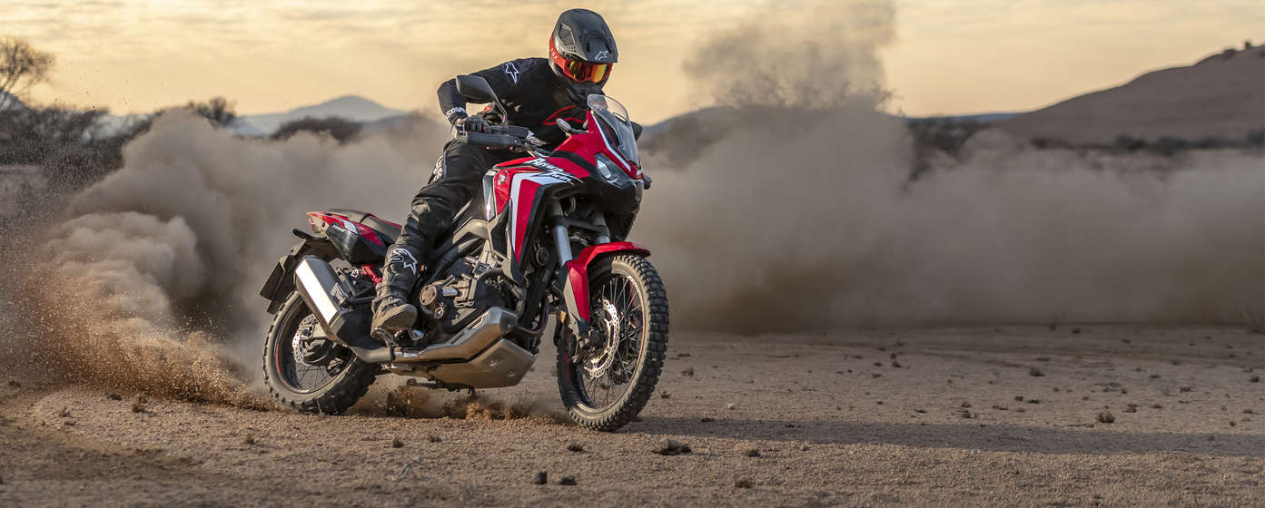 Model Honda CRF1100L Africa Twin v púšti.