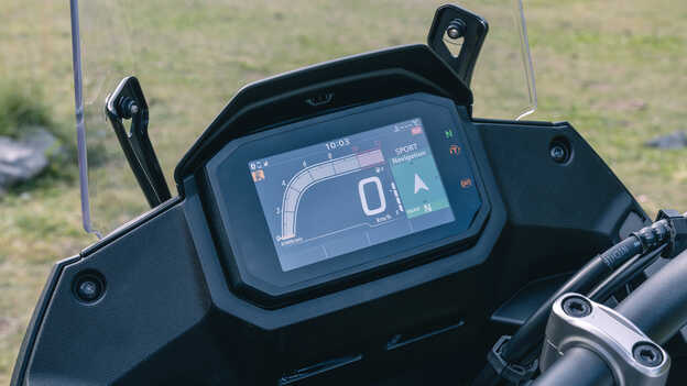 Prístrojový panel TFT modelu XL750 Transalp v režime Sport s navigáciou.