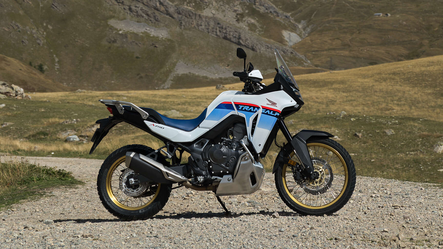 Model XL750 Transalp s Rally sadou príslušenstva.