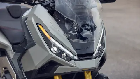 Dvojité LED projektorové svetlomety skútra X-ADV