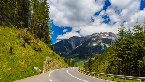 Cesty cez Alpy: Klosters-Serneus, Davos, Graubuenden (Švajčiarsko)
