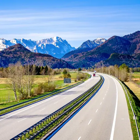 Diaľnica v európskych Alpách – pri Garmisch-Partenkirchene