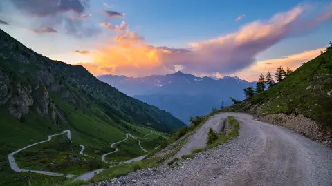 Cesty cez Alpy: Klosters-Serneus, Davos, Graubuenden (Švajčiarsko)
