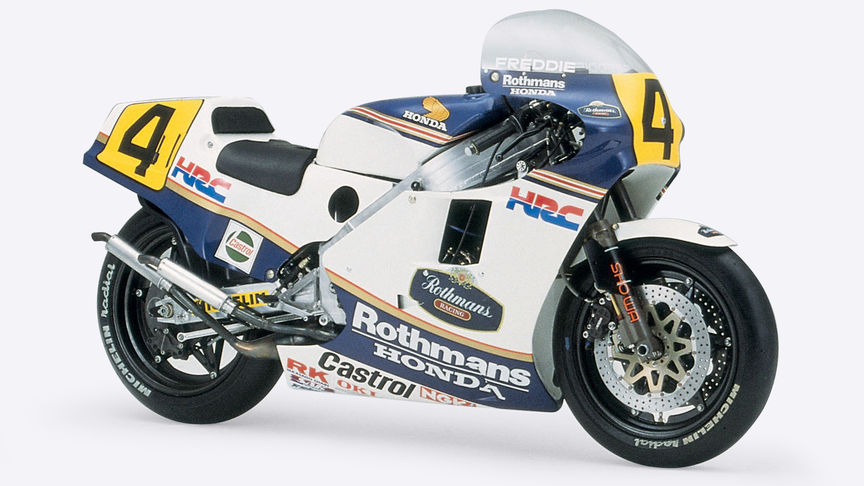 Bočný pohľad na model Honda NSR500.