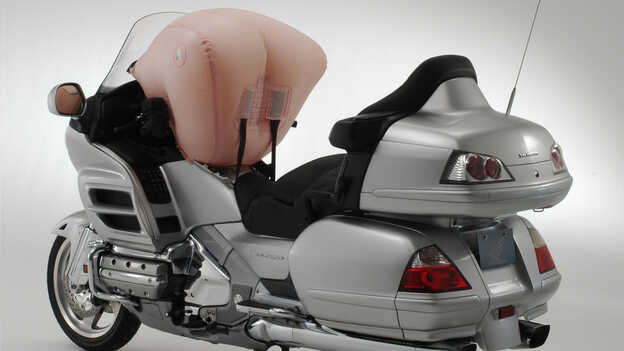 2006 – Prvý systém motocyklových airbagov na svete