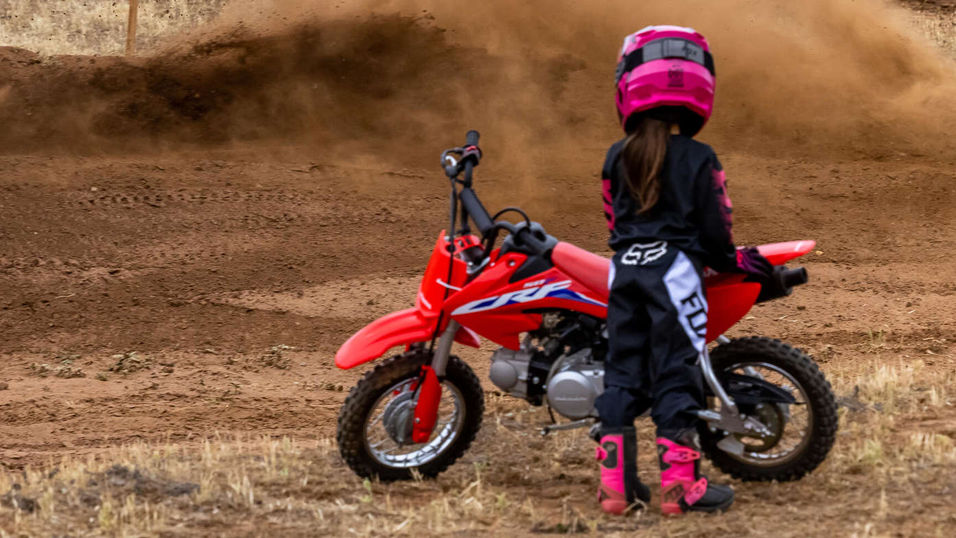 CRF50F – Do sedla
