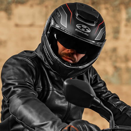 Prilba Honda Kabuto, Ibuki – prevedenie Envoy Flat Black – CB650F, pohľad spredu, na hlave motocyklistu