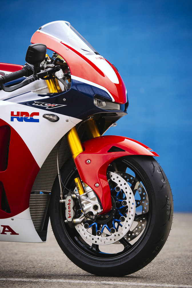 RC213V-S predn&yacute; detail zboku