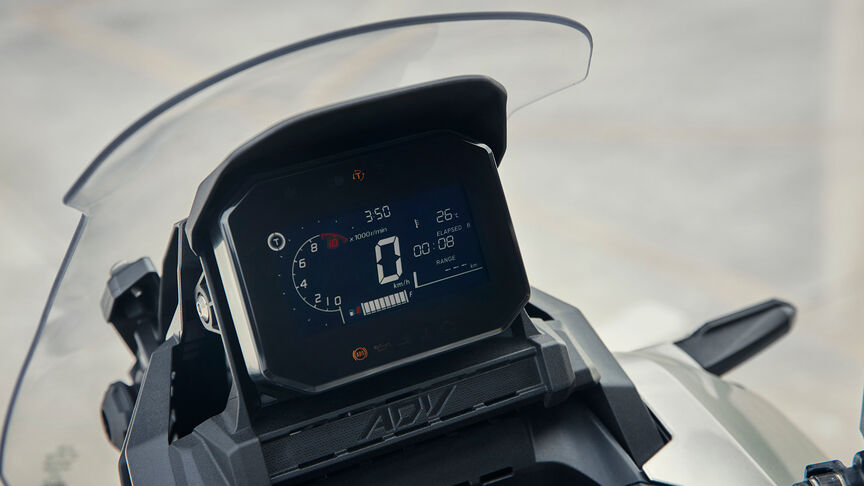 Honda ADV350 s plnou výbavou a výkonným motorom 