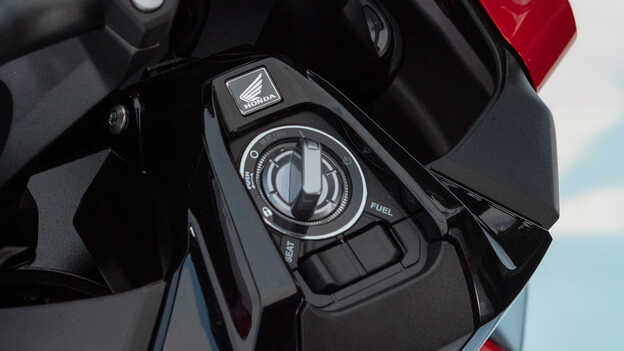 5-palcový TFT meter, Honda RoadSync a inteligentný kľúč